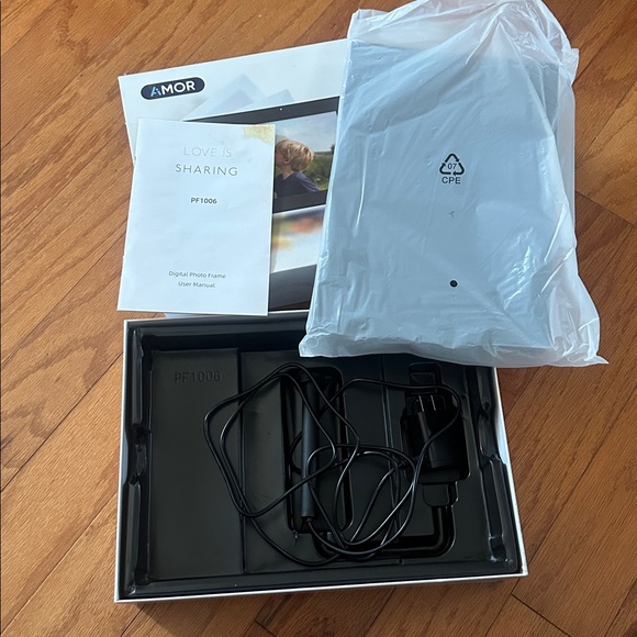 AMOR Digital Photo Frame - Picture 2 of 5